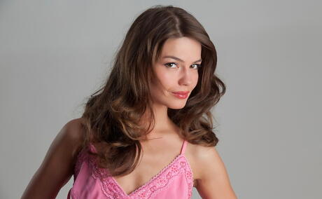 Svelte milf Nedda A in hot stockings makes some hot foot fetish 